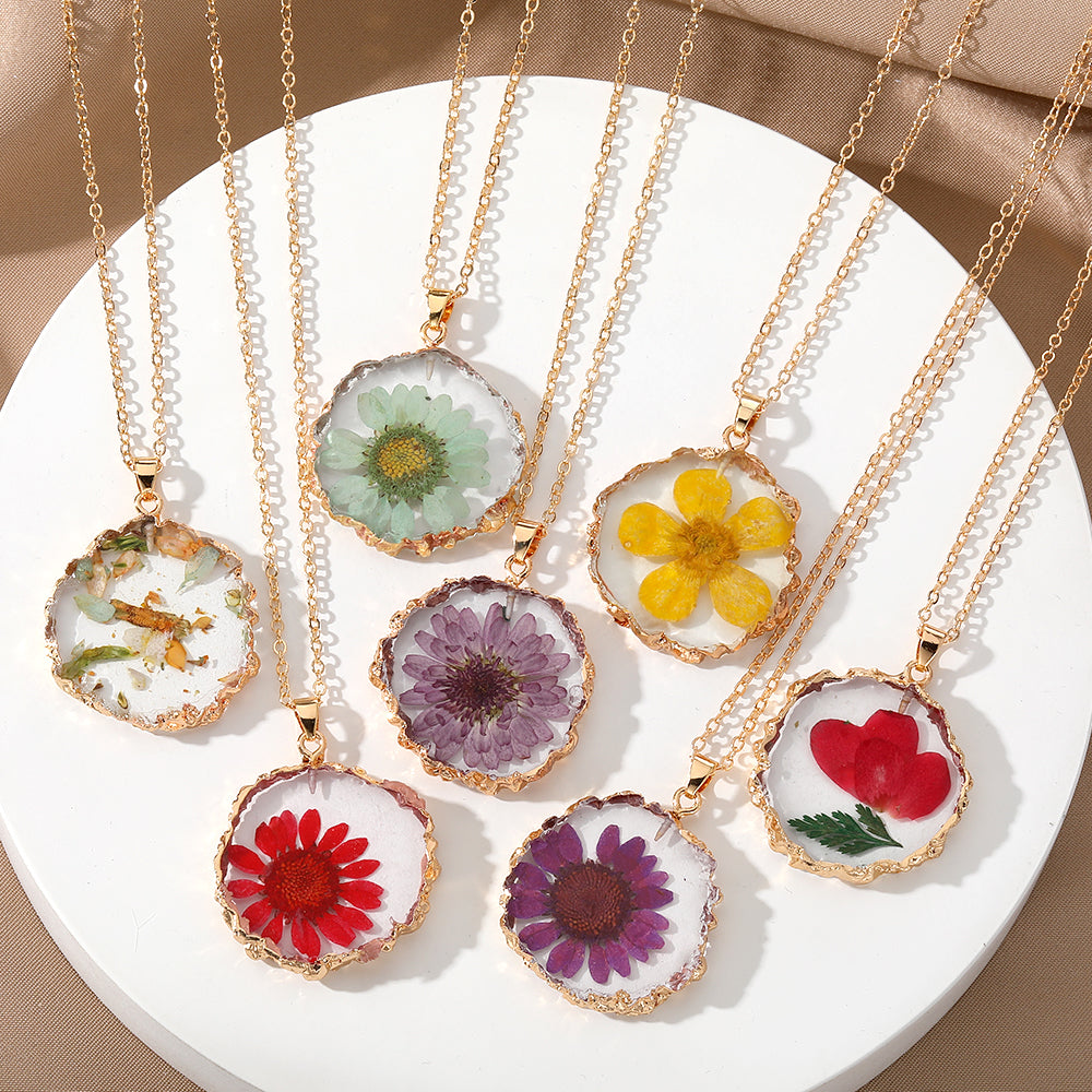 Sweet Flower Resin Pendant Necklace – Epoxy Plastic Women's Jewelry