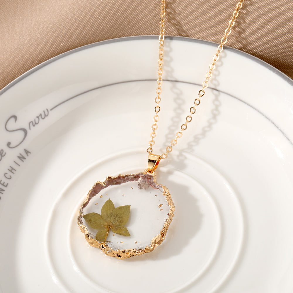 Sweet Flower Resin Pendant Necklace – Epoxy Plastic Women's Jewelry