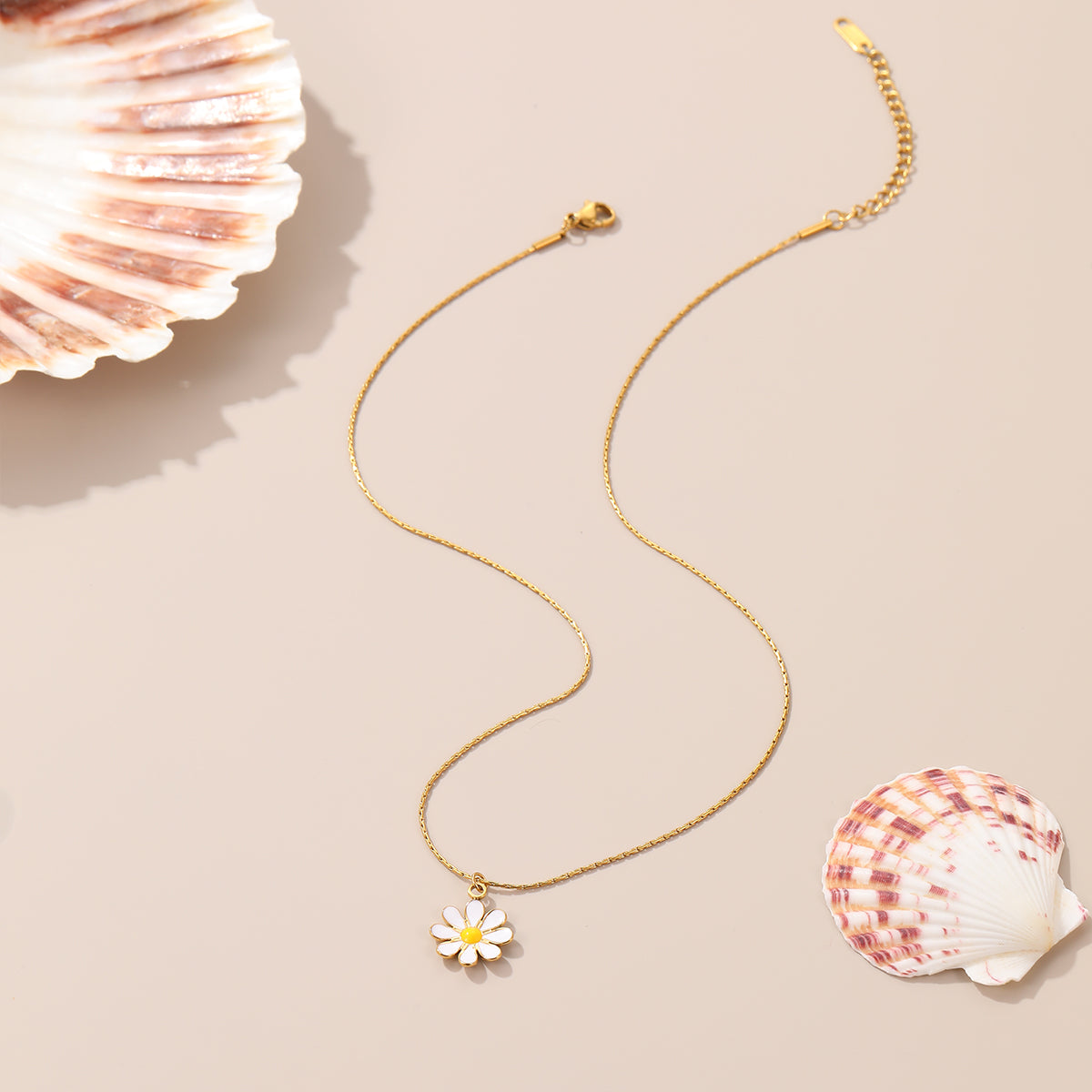 Daisy Pattern Stainless Steel Necklace – Non-Fading Floral Women’s Jewelry