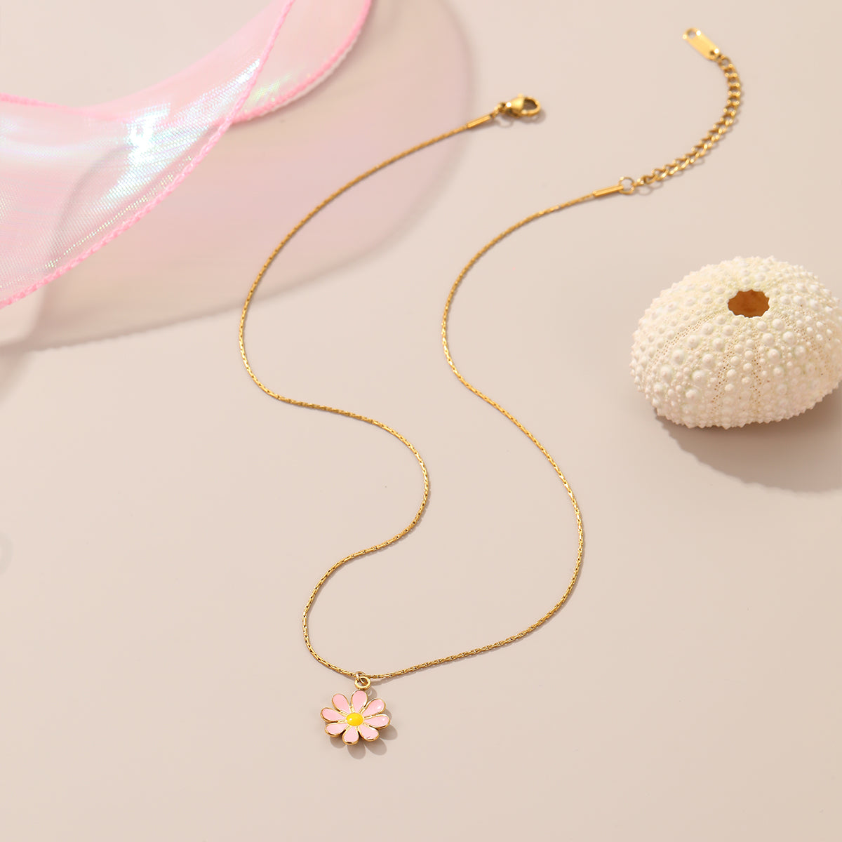 Daisy Pattern Stainless Steel Necklace – Non-Fading Floral Women’s Jewelry