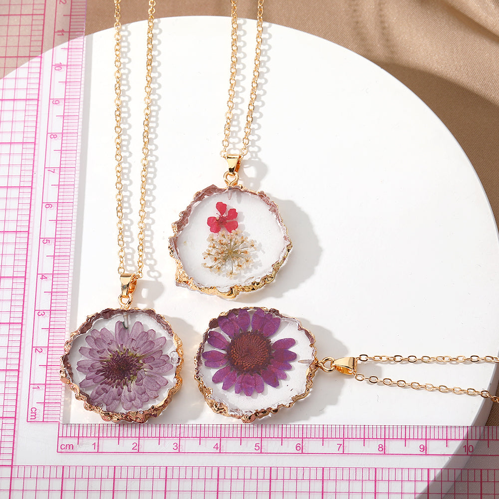 Sweet Flower Resin Pendant Necklace – Epoxy Plastic Women's Jewelry