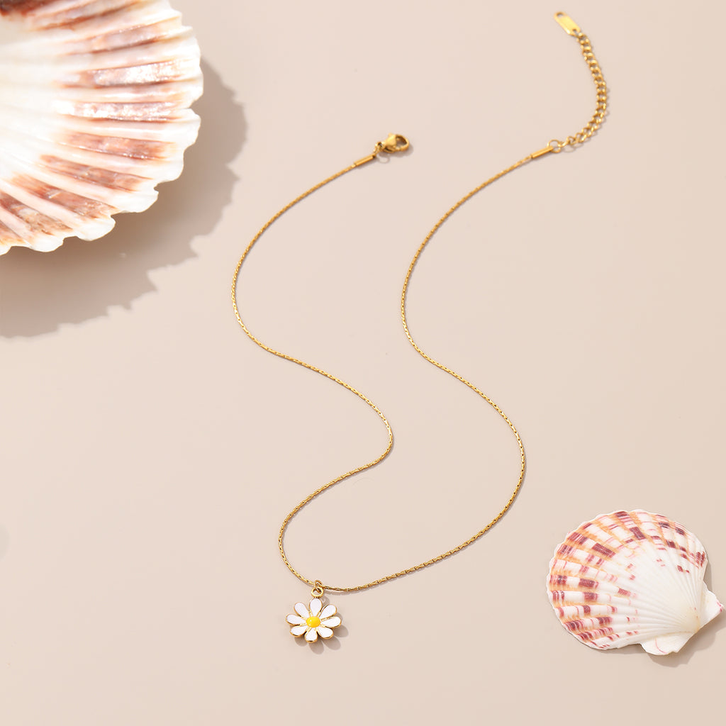 Daisy Pattern Stainless Steel Necklace – Non-Fading Floral Women’s Jewelry