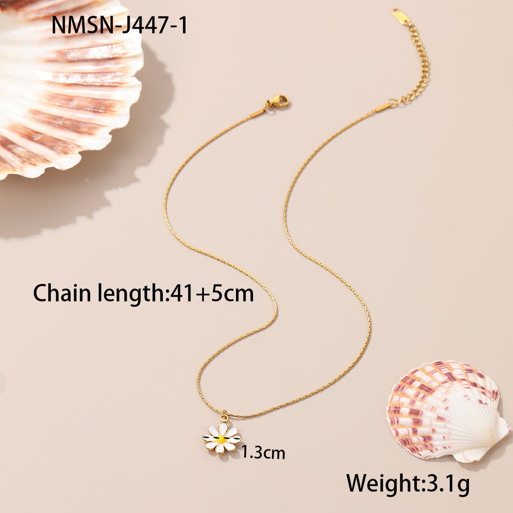 Daisy Pattern Stainless Steel Necklace – Non-Fading Floral Women’s Jewelry
