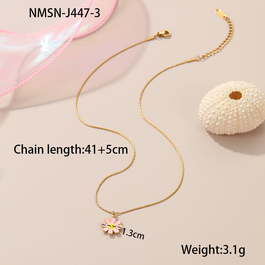 Daisy Pattern Stainless Steel Necklace – Non-Fading Floral Women’s Jewelry